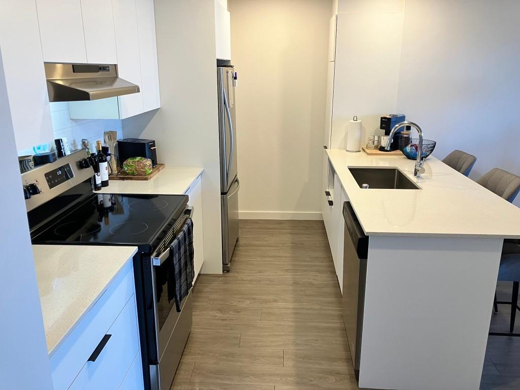 Condo à louer grand 3 1/2 luxueux semi-meublé