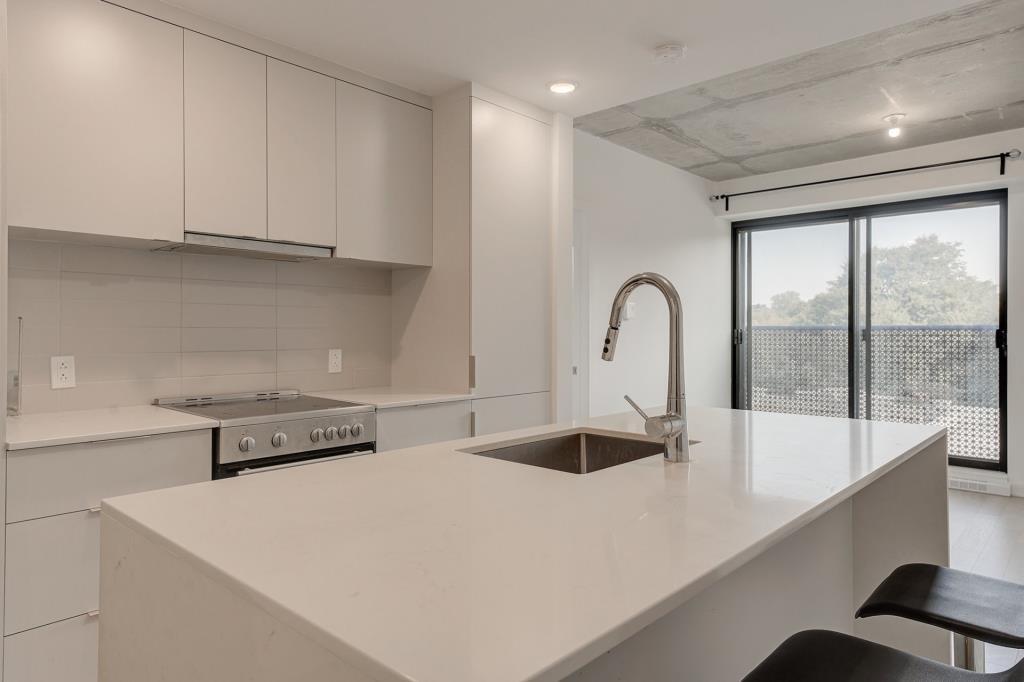 1 Bedroom - 5227 Boulevard Décarie, Montréal