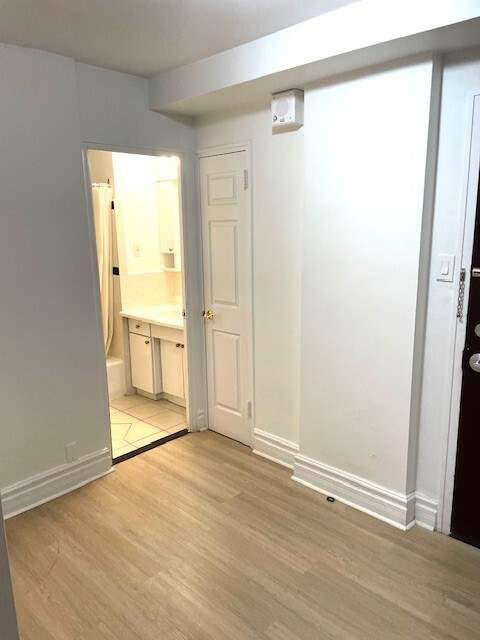 Studio - Westmount - $1,200 /mo