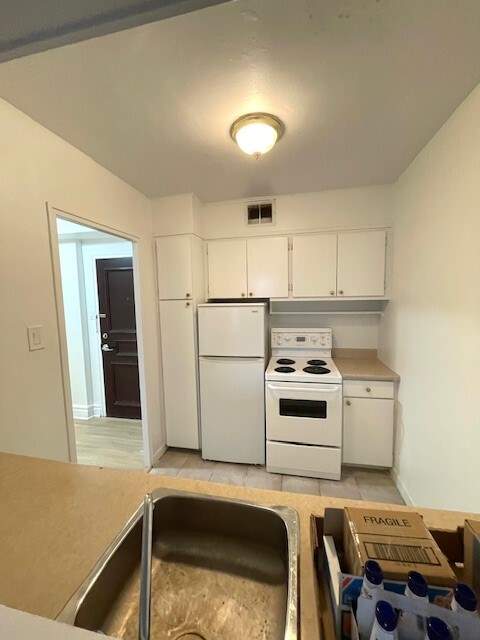 Studio - Westmount - $1,200 /mo