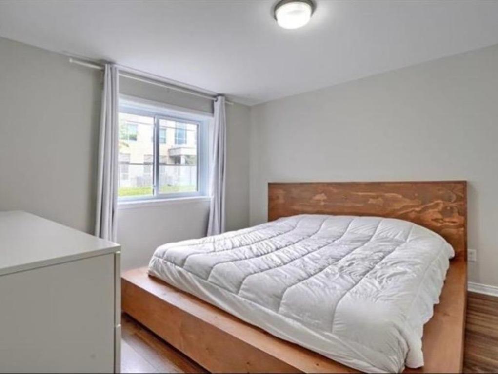 Condo de 2 chambres entièrement meublé à Brossard