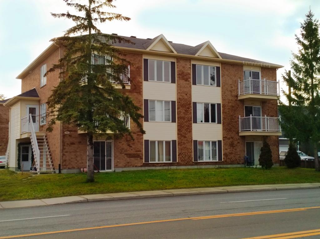 Beau grand 3 1/2 Récent STYLE CONDO Sur Boul. Thibeau 1 juillet 2025