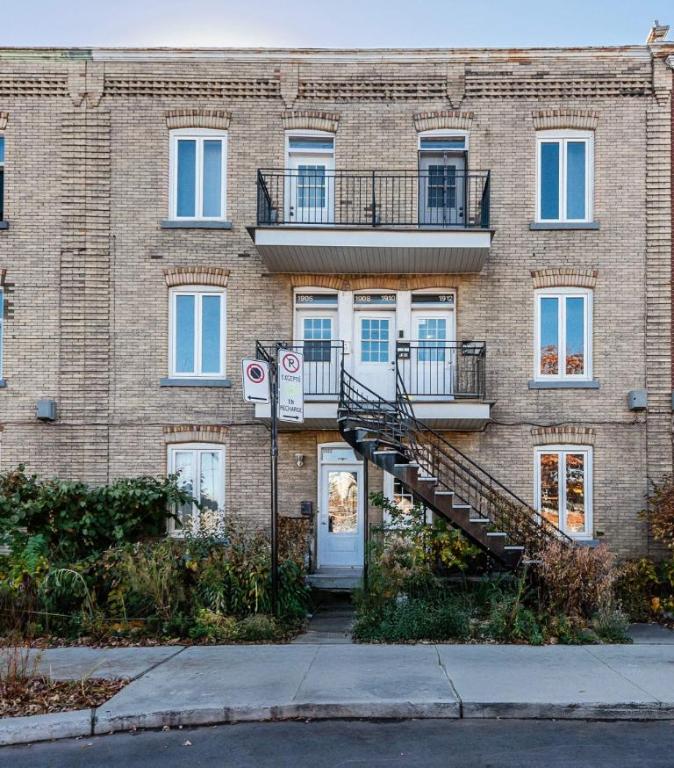 2 CH - 1 SDB - Montréal - $1,350 /mo