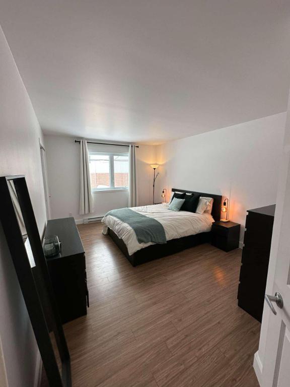 Grand appartement 4 1/2 à louer **1er janvier ou plus tôt**