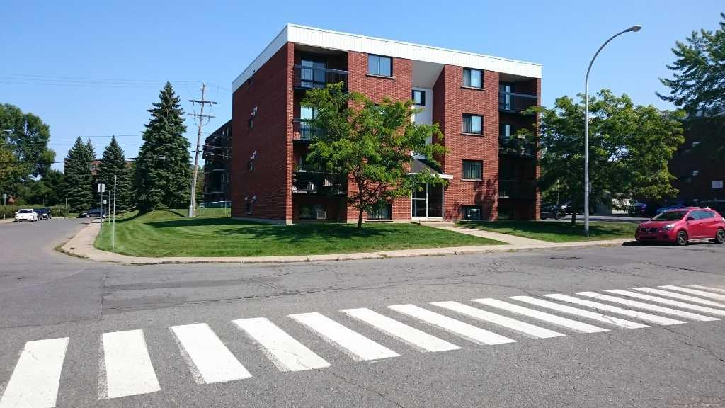 BOUCHERVILLE, spacieux 4 1/2 à louer de style Condo à aire ouverte (1000pi carré).