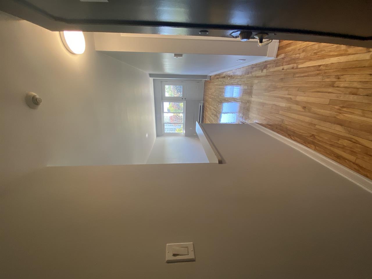 3 1/2 For Rent - Fully Renovated - 939,959 Boulevard Côte Vertu, Saint-Laurent