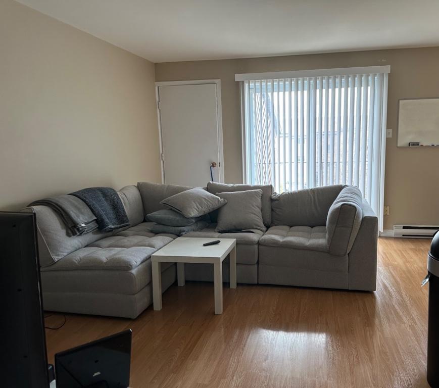 LONGUEUIL, beau 4 1/2 style condo a louer près tous les services