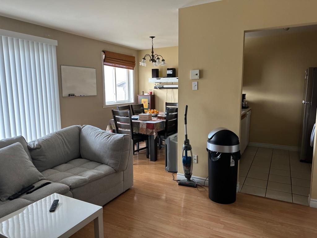 LONGUEUIL, beau 4 1/2 style condo a louer près tous les services