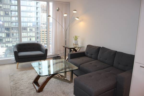 Luxe 1 Bedroom Downtown Montreal Condo with Den and Panoramic View in