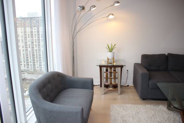 Luxe 1 Bedroom Downtown Montreal Condo with Den and Panoramic View in