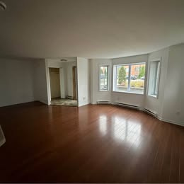 Condo à Louer à 3 Minutes Du REM+Dix30