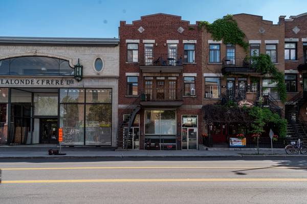 Superb 1 br. with balcony view of Mount Royal (Av. du Parc)