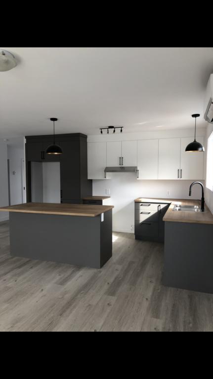 Logement 4 1/2 à Cowansville disponible maintenant au deuxième étage.