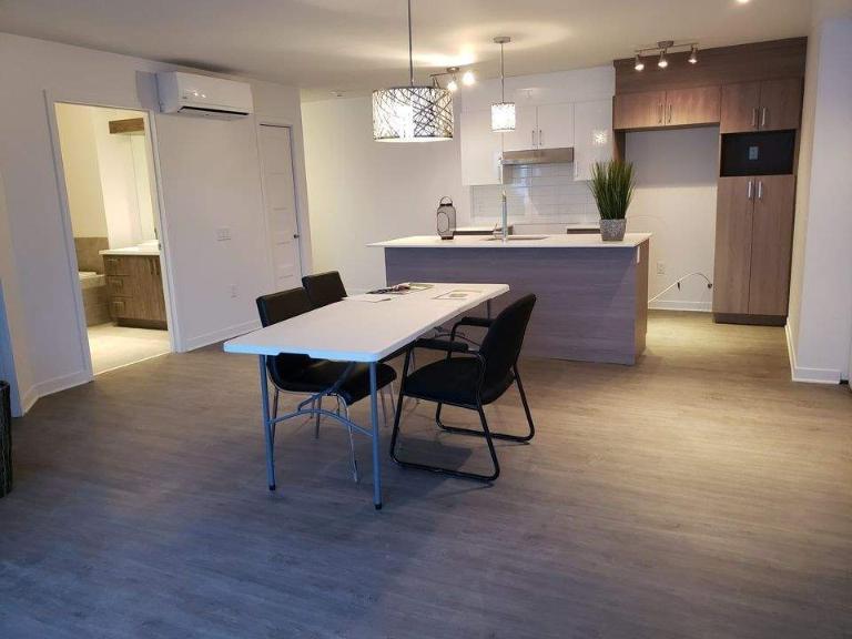 2 CH - 1 SDB - Laval - $1,800 /mo