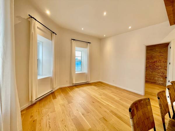 Beautifully Renovated 4 Bedroom / Pointe St Charles