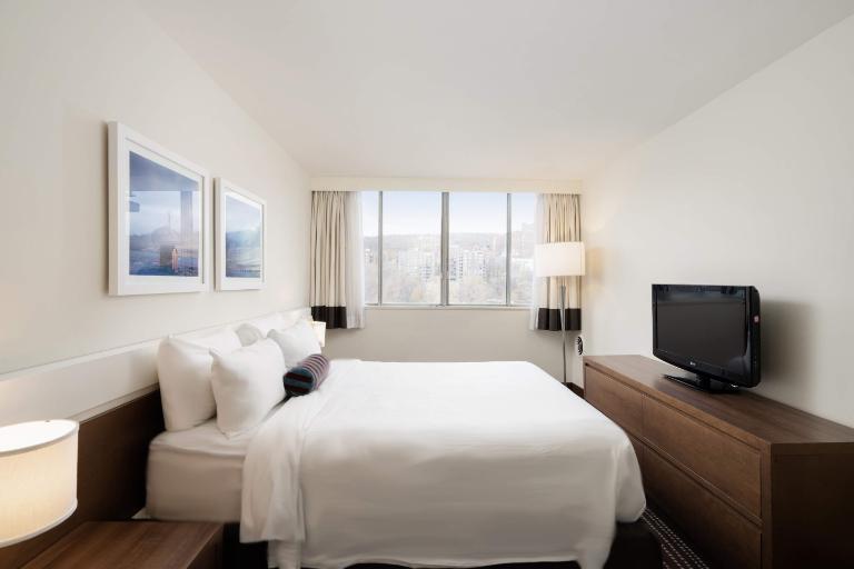 2 CH - 1 SDB - Montréal - $2,345 /mo