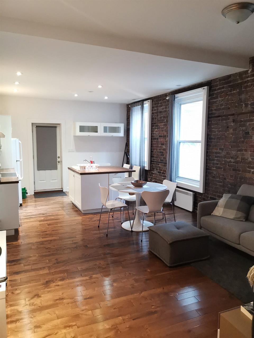 2 CH - 1 SDB - Montréal - $1,995 /mo