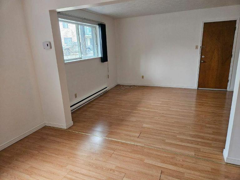 1 CH - 1 SDB - Windsor - $760 /mo