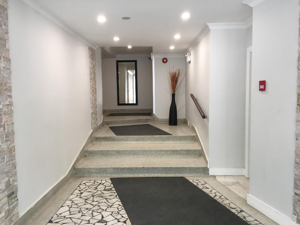 3 1/2 RENOVE, CHAUFFAGE ET EAU CHAUDE INCLUS, PRES UNIVERSITE DE MONTREAL