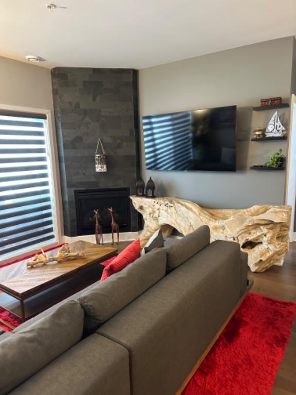 Mirabel - Condo deluxe semi meublé avec stationnement interieur