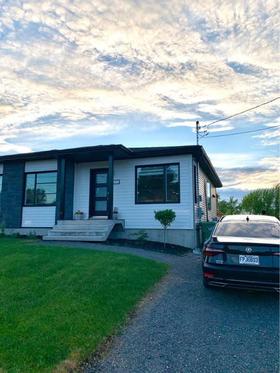 Maison à louer: 4 chambres et 2 salles de bain