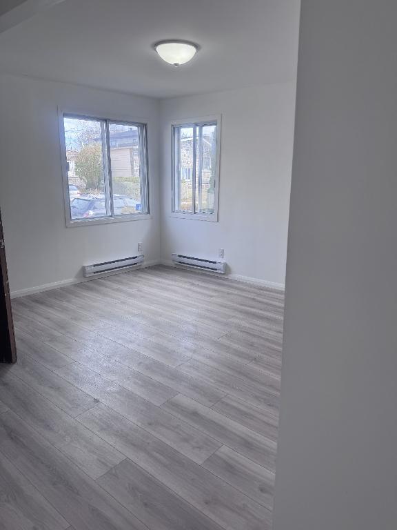 DISPONIBLE IMMÉDIATEMENT - Superbe 3 1/2 Style Loft à Rivière-des-Prairies