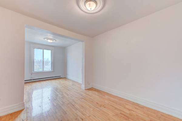 Renovated 5-1/2 in Verdun, available immediately.