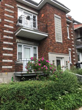 Montreal - 2 Bedroom - Lower Duplex +Private Backyard