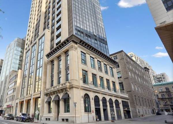 "Spacious Apartment for Rent in Old Port Montreal – Prime Location!"