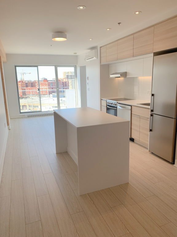 Condo 3 1/2 Den