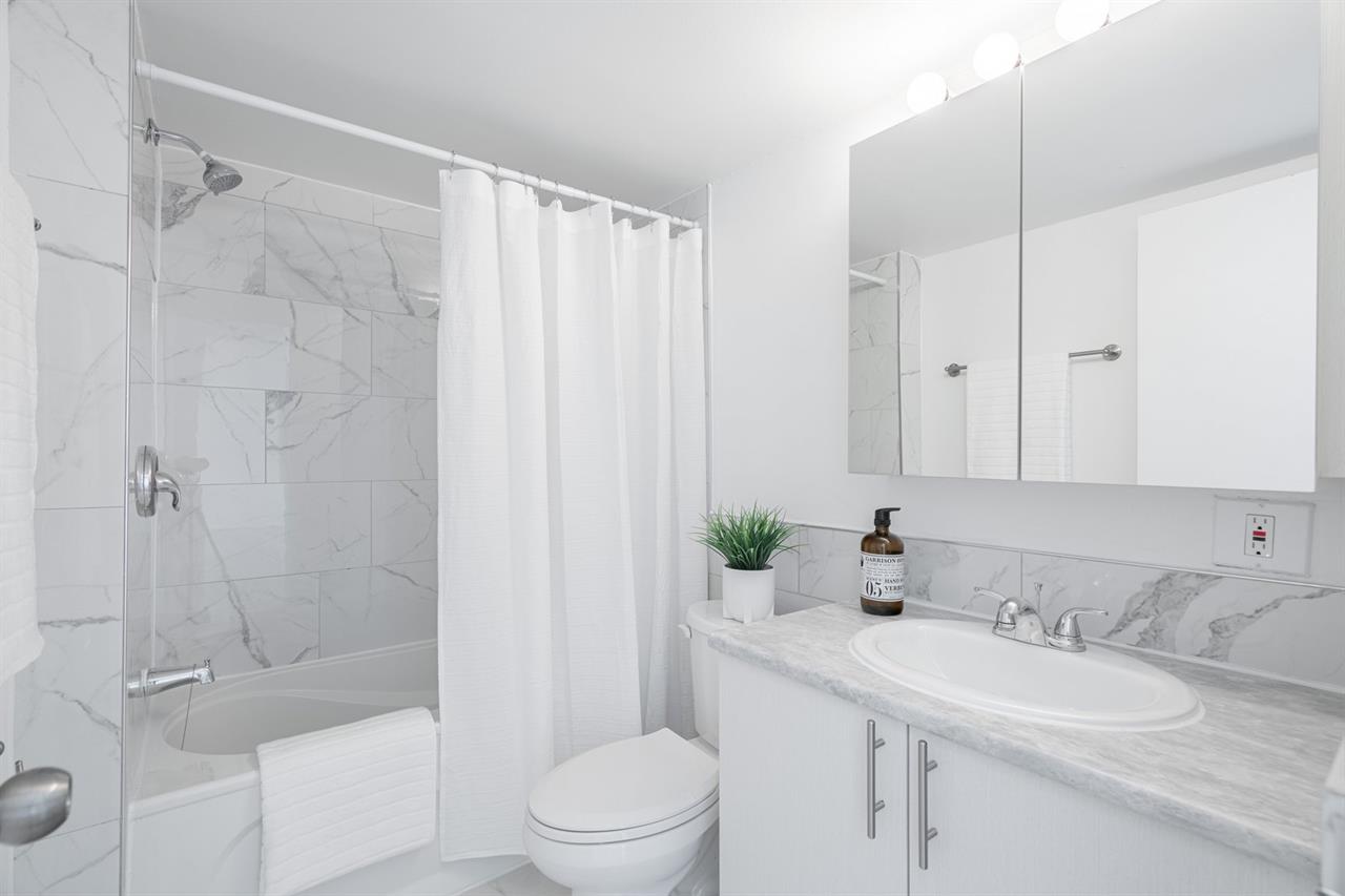 Eautiful 2-Bedroom With 1.5-Bathroom - Available February 1st. - 390 Boul. Côte-Vertu, Montréal