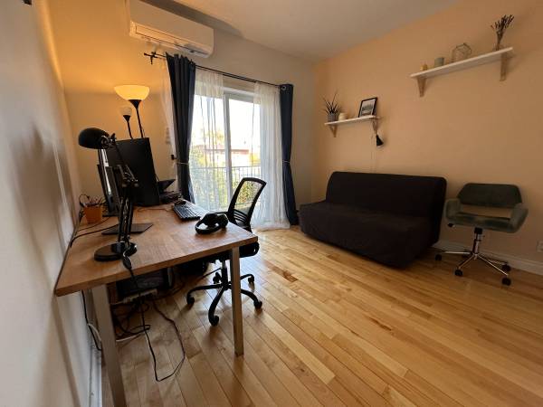 Grand condo 4 1/2 1 min Métro Laurier, tout meublé