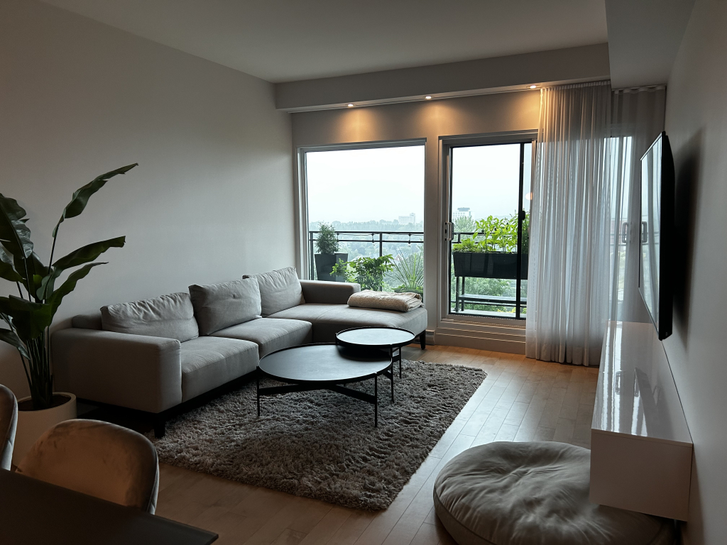 GRAND CONDO 3 1/2 **Vue Sur Le Fleuve