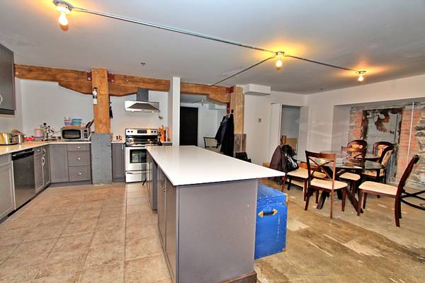 Old Montreal, amazing location, renovated units++