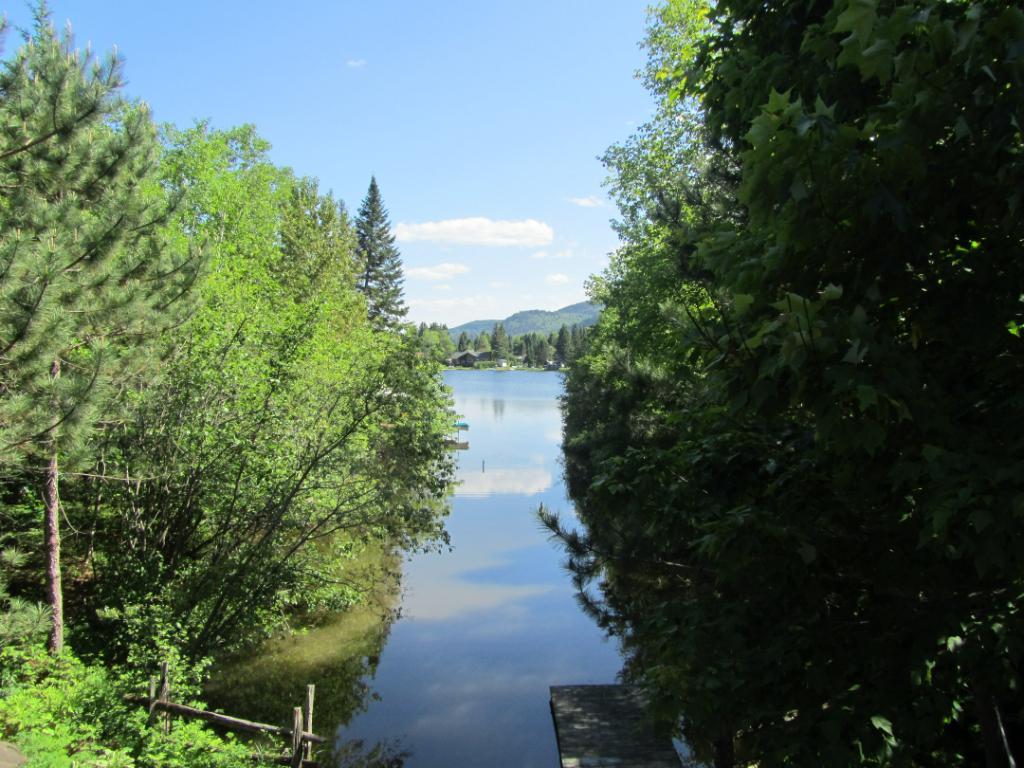 Chalet bord de l’eau St-Zénon à louer. 1h30 de Montréal !!!