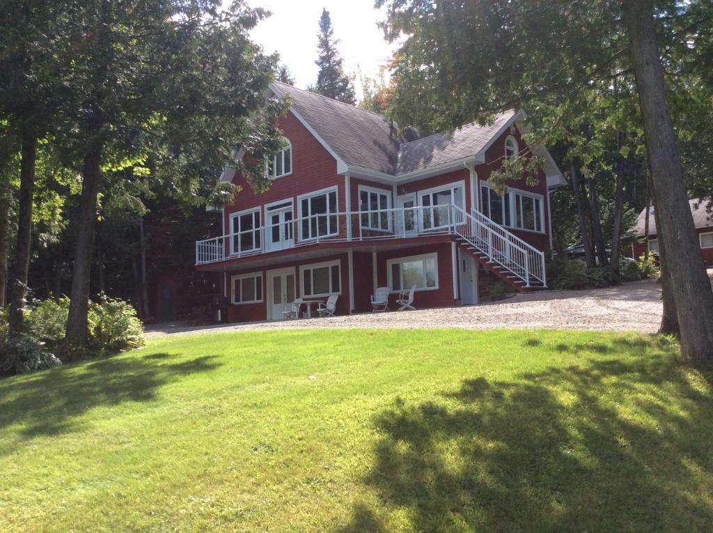 Chalet à louer Estrie pour la saison estivale mai 2024 (lac,kayak,bicycle,nature sauvage, etc.) Près Owl's Head, Jay Peak et lac Memphrémagog