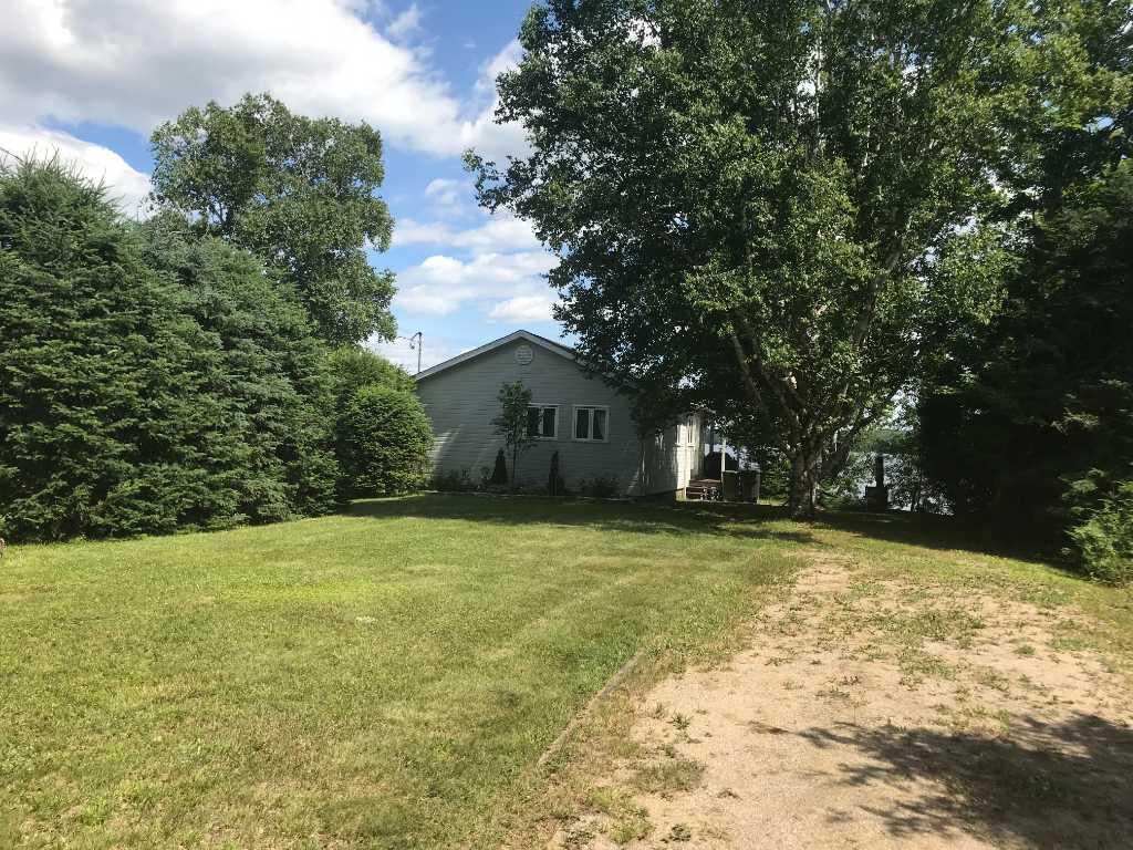 Chalet à louer au bord du lac Nominingue