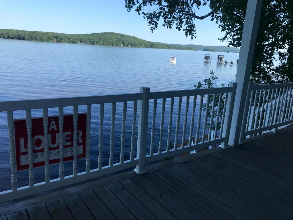 Chalet à louer au bord du lac Nominingue