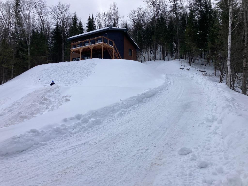 Chalet au Lac-Simon avec vue et quai pour votre bateau