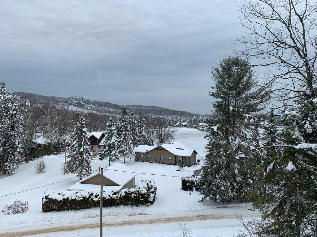 Chalet au Lac-Simon avec vue et quai pour votre bateau