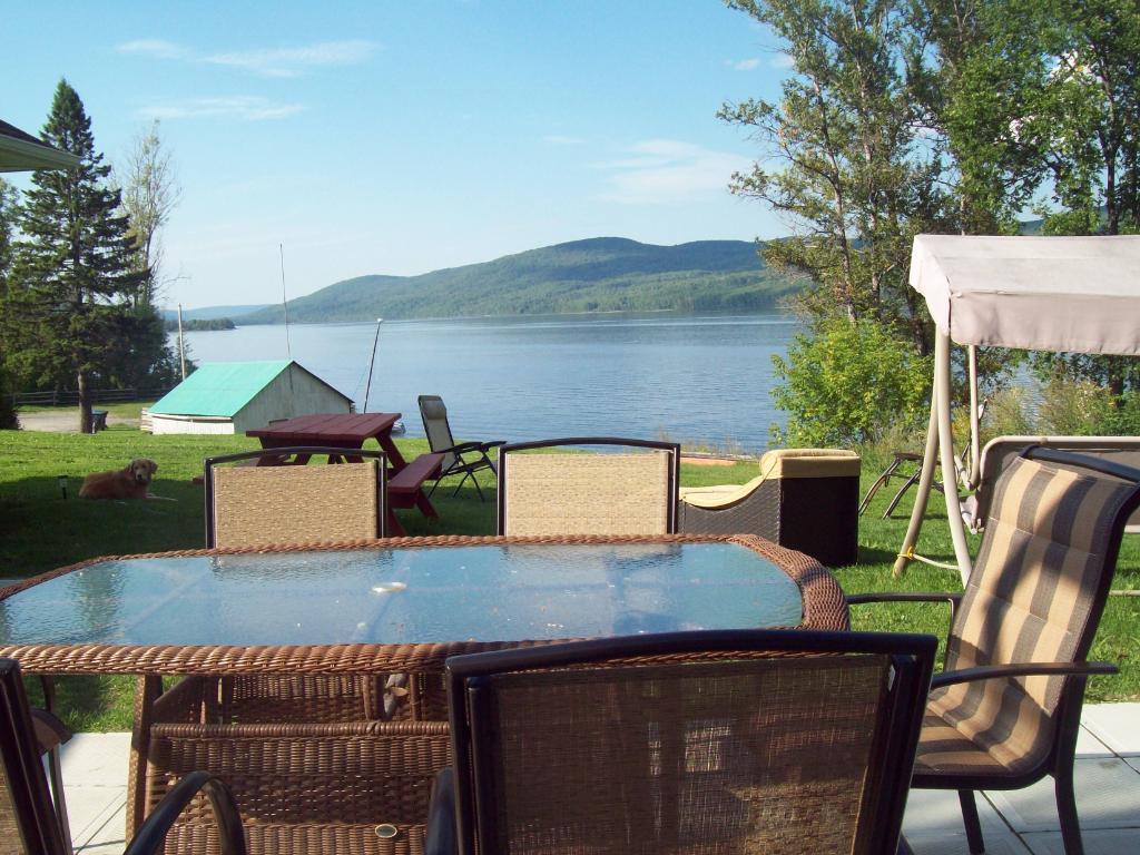 Charmant Chalet à Louer avec Spa — Lac Pohénégamook