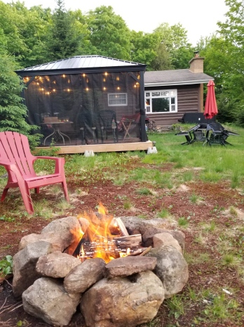 Chalet à 1h De Mtl, Wifi-foyer-accès Lac