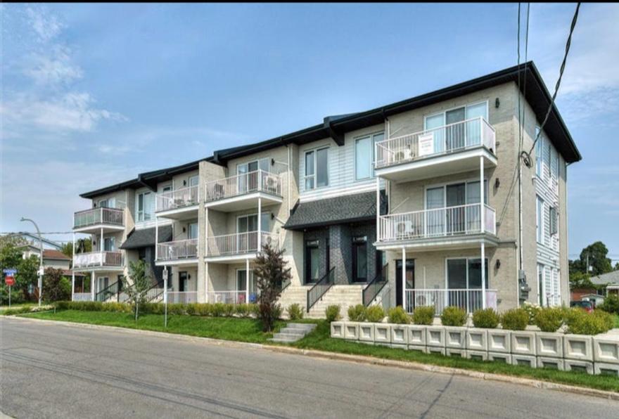 Condo luxueux, 4 1/2, à louer à Vimont Laval