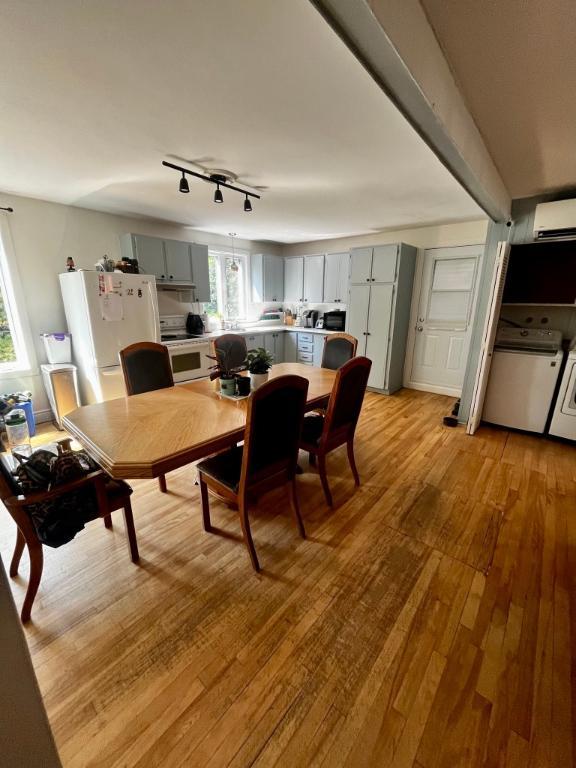 Très grand appartement 6.5 à louer