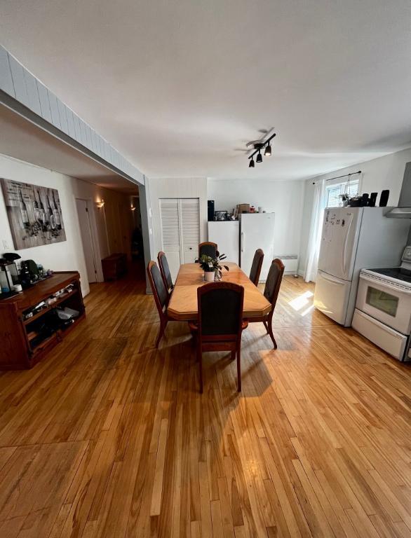 Très grand appartement 6.5 à louer