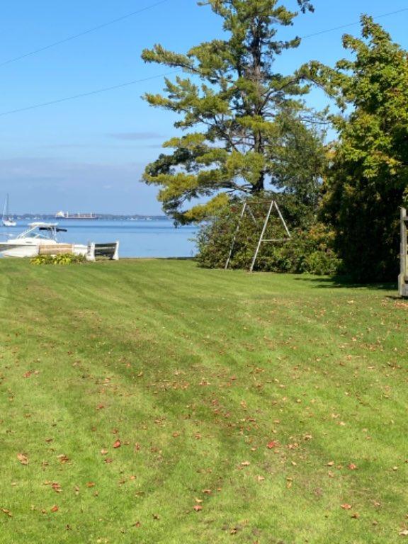 Lac st François Montérégie petite maison. Bord de l eau