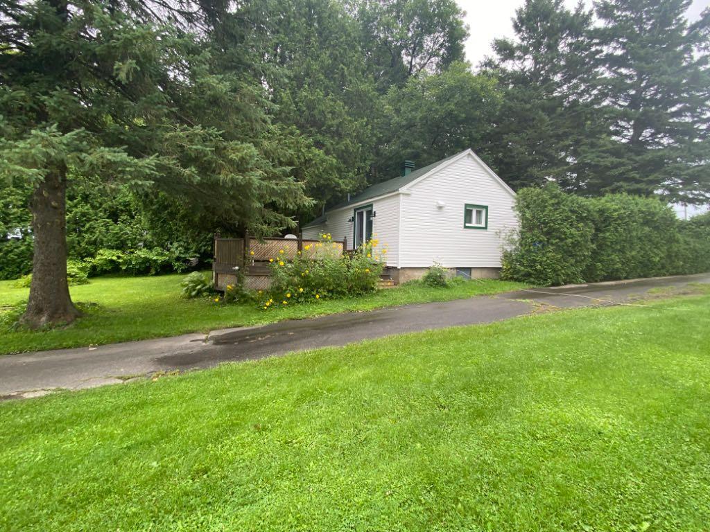 Lac st François Montérégie petite maison. Bord de l eau