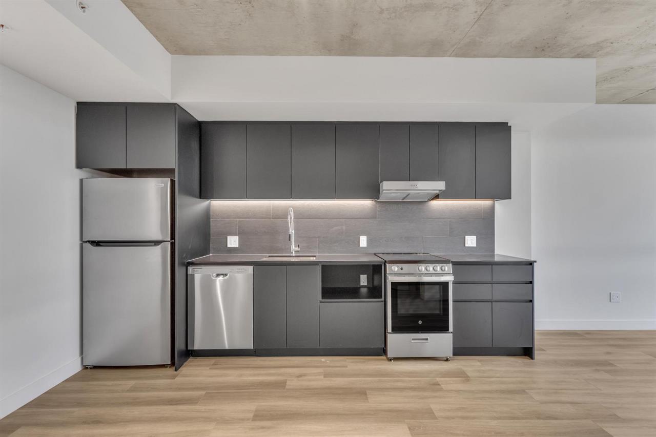 1 + Den - 5100 Boulevard De L'Assomption, Montréal - Est