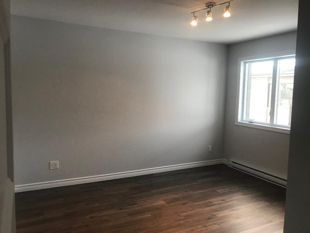 Appartement 4 1/2 à louer (Bromptonville)