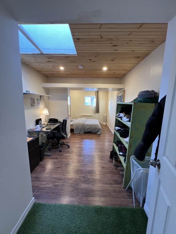 CHAMBRE DISPONIBLE DANS LOFT INDUSTRIEL